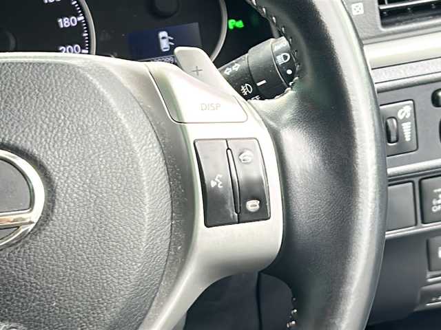 レクサス ＣＴ 200h 茨城県 2011(平23)年 13.9万km シルバーマイカメタリック 純正HDDナビ/コーナーセンサー前後/盗難防止装置/カーテンエアバッグ/サイドエアバッグ/オートライト/Bluetooth/USB入力端子/ETC/バックカメラ/フルセグTV/ドライブレコーダー/純正フロアマット/シートヒーター/15インチ純正アルミホイール/MTモード付AT/パーキングアシスト/スマートキー/冷房AAC