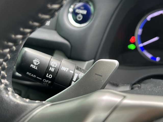 レクサス ＣＴ 200h 茨城県 2011(平23)年 13.9万km シルバーマイカメタリック 純正HDDナビ/コーナーセンサー前後/盗難防止装置/カーテンエアバッグ/サイドエアバッグ/オートライト/Bluetooth/USB入力端子/ETC/バックカメラ/フルセグTV/ドライブレコーダー/純正フロアマット/シートヒーター/15インチ純正アルミホイール/MTモード付AT/パーキングアシスト/スマートキー/冷房AAC