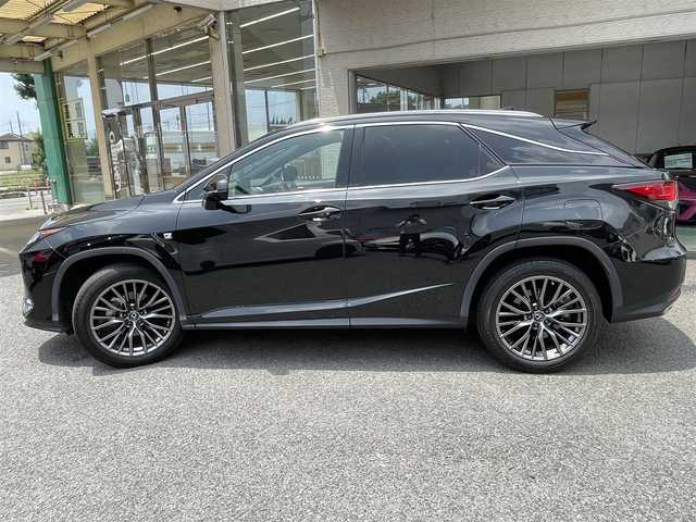 レクサス ＲＸ 300 Fスポーツ 神奈川県 2020(令2)年 4.7万km グラファイトブラックガラスフレーク ワンオーナー/パノラマルーフ/黒革シート/純正メモリーナビ・地デジTV/純正CD/DVD/SD/MSV/BT/USB/Miracast/パノラマモニター/ビルトインETC2.0/HUD/前席パワーシート/シートヒーター/エアシート/ステアリングヒーター/レクサスセーフティシステム+/レーダークルーズコントロール/PCS/LTA/BSM/PKSA/PKSB/RSA/コーナーセンサー/オートハイビーム/純正20インチAW/LEDライト/LEDフォグ/パワーバックドア/ルーフレール/パドルシフト/アイドリングストップ/プッシュスタート/スマートキー×1/カードキー×1/R2/3/4/5/7年ディーラー整備記録/保証書・取説あり