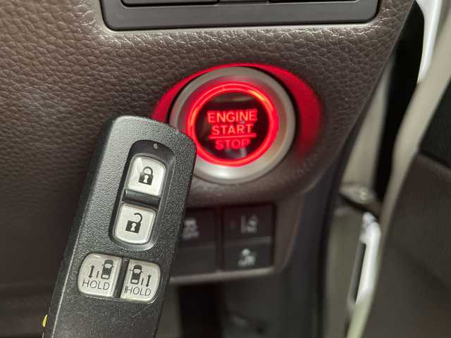 ホンダ Ｎ ＢＯＸ G･EXターボ Hセンシング カッパーブラウンスタイル 三重県 2019(平31)年 3.3万km 白Ⅱ 禁煙車/純正ナビ/【CD/DVD/SD/Bluetooth】/地デジ対応TV　/バックカメラ　/衝突軽減ブレーキ　/レーダークルーズコントロール　/レーンキープアシスト　/両側パワースライドドア　/純正ドライブレコーダー 　/ＥＴＣ　/ステアリングリモコン　/ＬＥＤヘッドライト　/オートライト機能/プッシュスタート/ウィンカーミラー