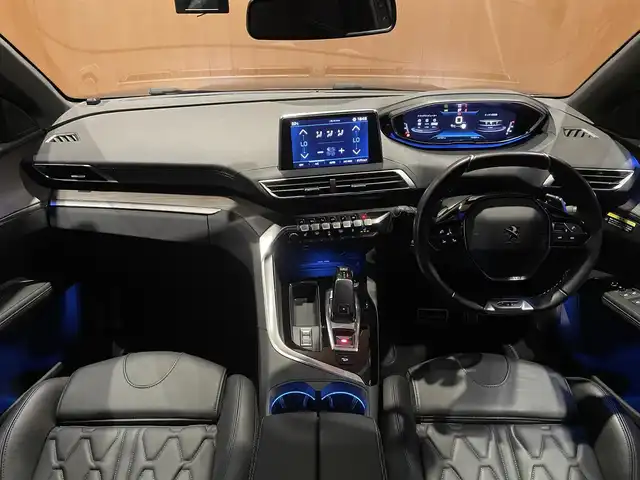 プジョー ５００８ GT ブルーHDi 愛知県 2022(令4)年 2.4万km プラチナグレー ファーストクラスパッケージ/黒革シート/パノラマサンルーフ/純正ナビ/フルセグTV/360度カメラ/AppleCarPlay/シートヒーター/パワーシート/パワーバックドア/アクティブクルーズコントロール/BSM/LKA/純正18アルミ