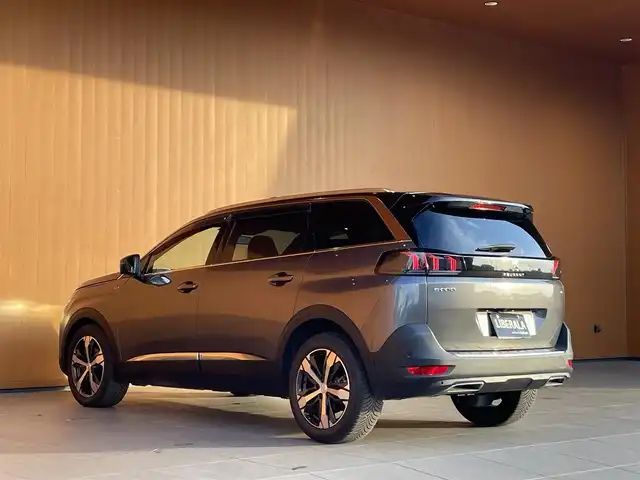 プジョー ５００８ GT ブルーHDi 愛知県 2022(令4)年 2.4万km プラチナグレー ファーストクラスパッケージ/黒革シート/パノラマサンルーフ/純正ナビ/フルセグTV/360度カメラ/AppleCarPlay/シートヒーター/パワーシート/パワーバックドア/アクティブクルーズコントロール/BSM/LKA/純正18アルミ
