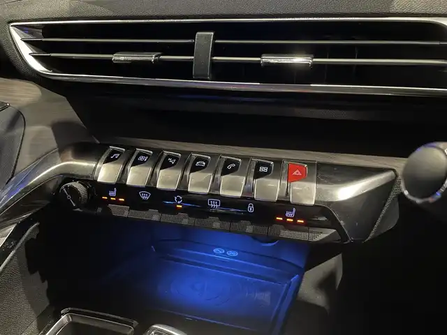 プジョー ５００８ GT ブルーHDi 愛知県 2022(令4)年 2.4万km プラチナグレー ファーストクラスパッケージ/黒革シート/パノラマサンルーフ/純正ナビ/フルセグTV/360度カメラ/AppleCarPlay/シートヒーター/パワーシート/パワーバックドア/アクティブクルーズコントロール/BSM/LKA/純正18アルミ