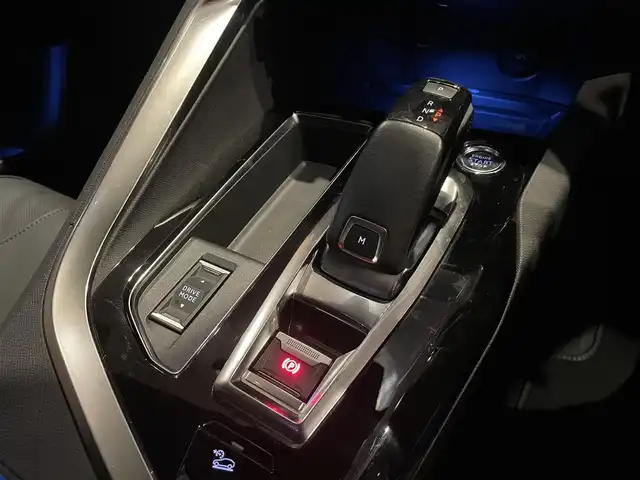 プジョー ５００８ GT ブルーHDi 愛知県 2022(令4)年 2.4万km プラチナグレー ファーストクラスパッケージ/黒革シート/パノラマサンルーフ/純正ナビ/フルセグTV/360度カメラ/AppleCarPlay/シートヒーター/パワーシート/パワーバックドア/アクティブクルーズコントロール/BSM/LKA/純正18アルミ