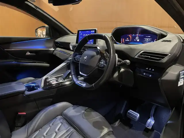 プジョー ５００８ GT ブルーHDi 愛知県 2022(令4)年 2.4万km プラチナグレー ファーストクラスパッケージ/黒革シート/パノラマサンルーフ/純正ナビ/フルセグTV/360度カメラ/AppleCarPlay/シートヒーター/パワーシート/パワーバックドア/アクティブクルーズコントロール/BSM/LKA/純正18アルミ