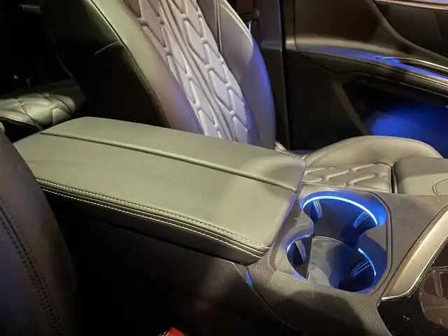 プジョー ５００８ GT ブルーHDi 愛知県 2022(令4)年 2.4万km プラチナグレー ファーストクラスパッケージ/黒革シート/パノラマサンルーフ/純正ナビ/フルセグTV/360度カメラ/AppleCarPlay/シートヒーター/パワーシート/パワーバックドア/アクティブクルーズコントロール/BSM/LKA/純正18アルミ