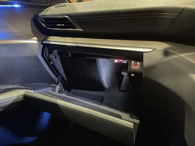 プジョー ５００８ GT ブルーHDi 愛知県 2022(令4)年 2.4万km プラチナグレー ファーストクラスパッケージ/黒革シート/パノラマサンルーフ/純正ナビ/フルセグTV/360度カメラ/AppleCarPlay/シートヒーター/パワーシート/パワーバックドア/アクティブクルーズコントロール/BSM/LKA/純正18アルミ