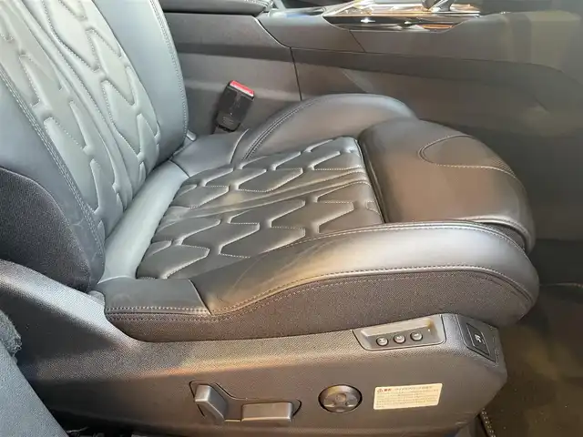 プジョー ５００８ GT ブルーHDi 愛知県 2022(令4)年 2.4万km プラチナグレー ファーストクラスパッケージ/黒革シート/パノラマサンルーフ/純正ナビ/フルセグTV/360度カメラ/AppleCarPlay/シートヒーター/パワーシート/パワーバックドア/アクティブクルーズコントロール/BSM/LKA/純正18アルミ