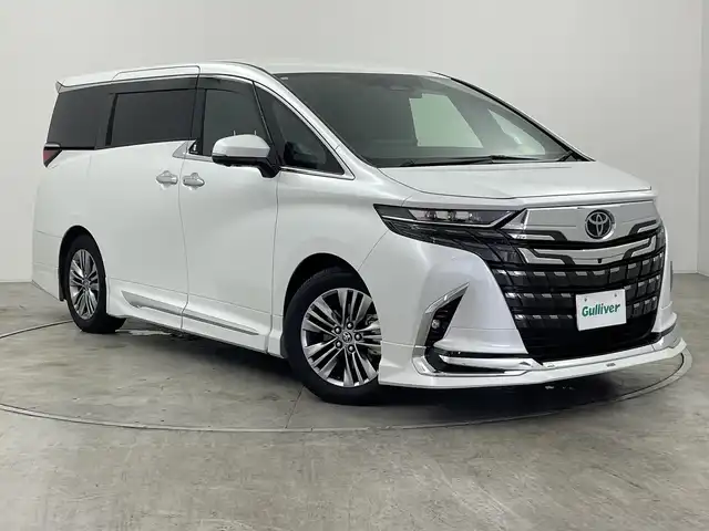 トヨタ アルファード Z 群馬県 2023(令5)年 1.9万km プラチナホワイトパールマイカ ・純正１４インチディスプレイオーディオ＜フルセグTV＞/・バック/サイドカメラ/・両側パワースライドドア/・前後ドライブレコーダー/・シートヒーター /・エアシート/・オットマン/・レーンアシスト /・横滑り防止装置/・盗難防止装置/・ABS/・オートライト/・オートマチックハイビーム/・純正フロアマット/・モデリスタエアロ/マフラー/・LEDヘッドライト/・純正１８インチアルミホイール