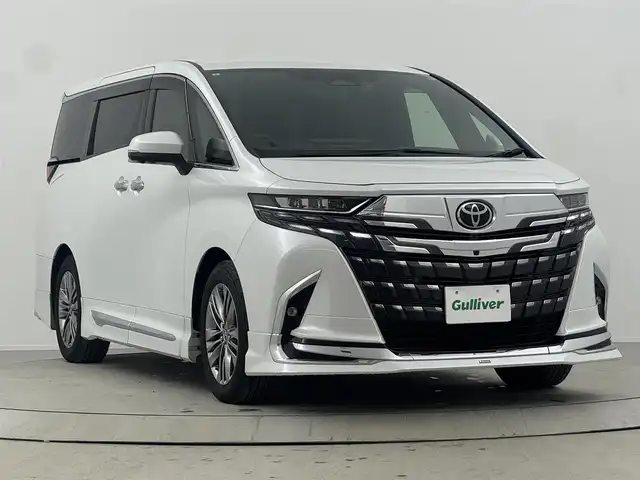トヨタ アルファード Z 熊本県 2023(令5)年 1.9万km プラチナホワイトパールマイカ ・純正１４インチディスプレイオーディオ＜フルセグTV＞/・バック/サイドカメラ/・両側パワースライドドア/・前後ドライブレコーダー/・シートヒーター /・エアシート/・オットマン/・レーンアシスト /・横滑り防止装置/・盗難防止装置/・ABS/・オートライト/・オートマチックハイビーム/・純正フロアマット/・モデリスタエアロ/マフラー/・LEDヘッドライト/・純正１８インチアルミホイール