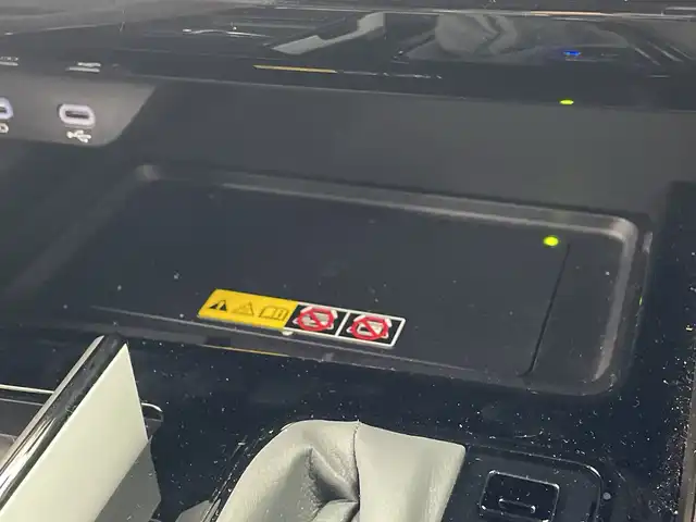 トヨタ アルファード Z 群馬県 2023(令5)年 1.9万km プラチナホワイトパールマイカ ・純正１４インチディスプレイオーディオ＜フルセグTV＞/・バック/サイドカメラ/・両側パワースライドドア/・前後ドライブレコーダー/・シートヒーター /・エアシート/・オットマン/・レーンアシスト /・横滑り防止装置/・盗難防止装置/・ABS/・オートライト/・オートマチックハイビーム/・純正フロアマット/・モデリスタエアロ/マフラー/・LEDヘッドライト/・純正１８インチアルミホイール