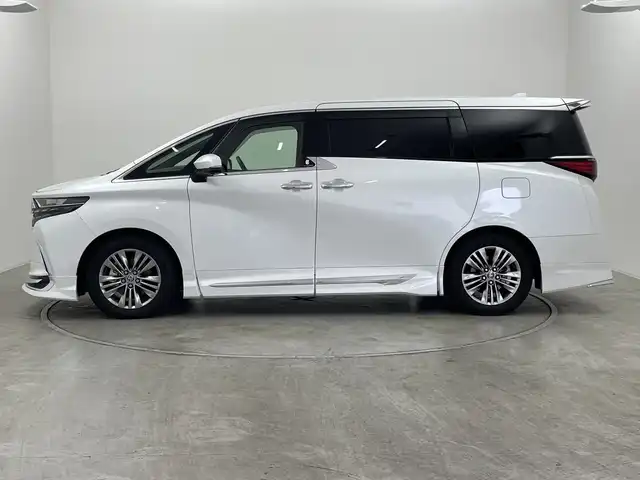 トヨタ アルファード Z 群馬県 2023(令5)年 1.9万km プラチナホワイトパールマイカ ・純正１４インチディスプレイオーディオ＜フルセグTV＞/・バック/サイドカメラ/・両側パワースライドドア/・前後ドライブレコーダー/・シートヒーター /・エアシート/・オットマン/・レーンアシスト /・横滑り防止装置/・盗難防止装置/・ABS/・オートライト/・オートマチックハイビーム/・純正フロアマット/・モデリスタエアロ/マフラー/・LEDヘッドライト/・純正１８インチアルミホイール