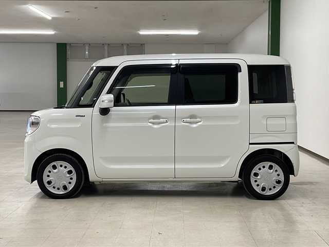 スズキ スペーシア HYBRID X 熊本県 2022(令4)年 2.4万km ピュアホワイトP 社外メモリナビ（ＣＤ/ＤＶＤ/ＢＴ/フルセグ/ラジオ）/バックカメラ/前後ドライブレコーダー/ＥＴＣ/両側パワースライドドア/後方コーナーセンサー/レーダークルーズコントロール/Ｄ席シートヒーター/レーンキープアシスト/衝突軽減システム/横滑り防止装置/リアサーキュレーター/サンシェード/純正フロアマット/ドアバイザー/オートライト/スマートキー/プッシュスタート