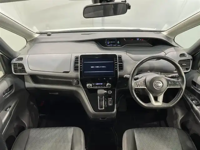 日産 セレナ ハイウェイスター V 愛知県 2020(令2)年 4.3万km ブリリアントホワイトパール 純正１０インチナビ/（Bluetooth/フルセグTV/AM/FM/SD/USB/CD/DVD/ Blu-ray/USB/iPod）/フリップダウンモニター　/プロパイロット　/衝突軽減ブレーキ　/アラウンドビューモニター/ＬＥＤヘッドライト　/左側ロングステップ/ＥＴＣ　/ドライブレコーダー　/ブラインドスポットモニター　/コーナーセンサー/レーンキープアシスト/インテリジェントパーキングアシスト/プッシュスタート/スマートキー/アイドリングストップ/ミュージックプレイヤー接続/純正フロアマット/純正16インチアルミホイール/オートライト