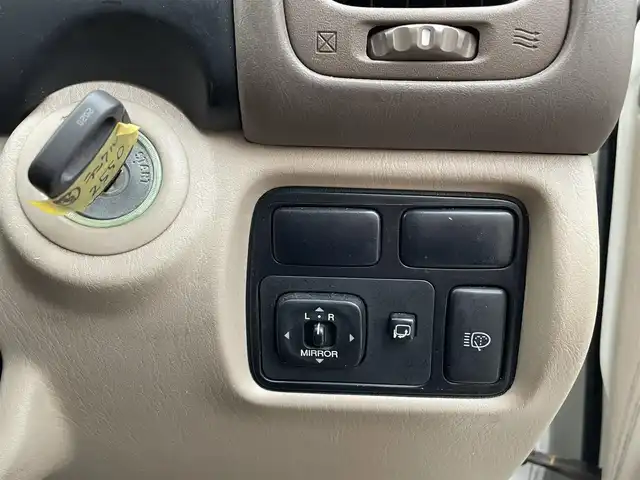 トヨタ ランドクルーザー VX－LTD 長野県 2001(平13)年 16.2万km ホワイトパールマイカ ４WD/社外ナビ/・CD/DVD/TV/社外ETC/純正フロアマット/オートライト/純正ドアバイザー/3列シート/電格ミラー/スペアキー有/取り扱い説明書/保証書