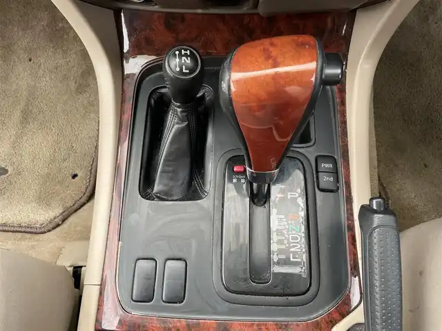 トヨタ ランドクルーザー VX－LTD 長野県 2001(平13)年 16.2万km ホワイトパールマイカ ４WD/社外ナビ/・CD/DVD/TV/社外ETC/純正フロアマット/オートライト/純正ドアバイザー/3列シート/電格ミラー/スペアキー有/取り扱い説明書/保証書