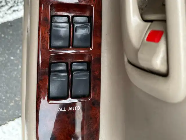 トヨタ ランドクルーザー VX－LTD 長野県 2001(平13)年 16.2万km ホワイトパールマイカ ４WD/社外ナビ/・CD/DVD/TV/社外ETC/純正フロアマット/オートライト/純正ドアバイザー/3列シート/電格ミラー/スペアキー有/取り扱い説明書/保証書