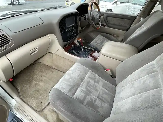 トヨタ ランドクルーザー VX－LTD 長野県 2001(平13)年 16.2万km ホワイトパールマイカ ４WD/社外ナビ/・CD/DVD/TV/社外ETC/純正フロアマット/オートライト/純正ドアバイザー/3列シート/電格ミラー/スペアキー有/取り扱い説明書/保証書