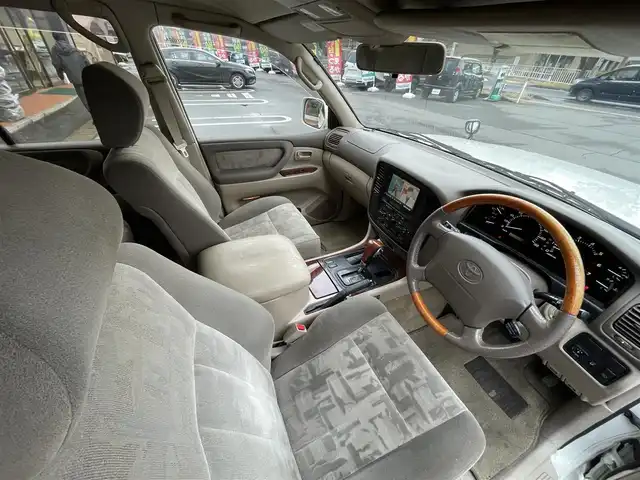 トヨタ ランドクルーザー VX－LTD 長野県 2001(平13)年 16.2万km ホワイトパールマイカ ４WD/社外ナビ/・CD/DVD/TV/社外ETC/純正フロアマット/オートライト/純正ドアバイザー/3列シート/電格ミラー/スペアキー有/取り扱い説明書/保証書