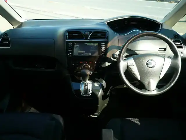 日産 セレナ ハイウェイスター 静岡県 2012(平24)年 8.7万km ブリリアントホワイトパール パノラミックルーフ/純正オプションナビ/フリップダウンモニター/両側パワースライドドア/バックカメラ/DVD再生/オートライト/キセノンライト/フォグライト/リアオートエアコン/フロアマット/スマートキー/スペアキー/ETC/新車保証書/取扱説明書