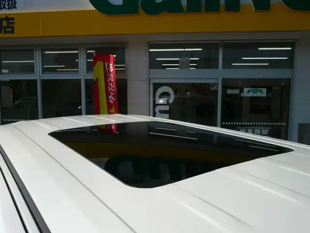 日産 セレナ ハイウェイスター 静岡県 2012(平24)年 8.7万km ブリリアントホワイトパール パノラミックルーフ/純正オプションナビ/フリップダウンモニター/両側パワースライドドア/バックカメラ/DVD再生/オートライト/キセノンライト/フォグライト/リアオートエアコン/フロアマット/スマートキー/スペアキー/ETC/新車保証書/取扱説明書