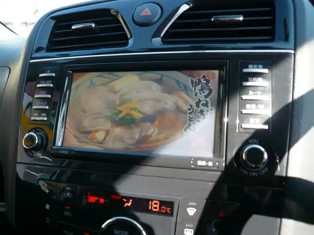 日産 セレナ ハイウェイスター 静岡県 2012(平24)年 8.7万km ブリリアントホワイトパール パノラミックルーフ/純正オプションナビ/フリップダウンモニター/両側パワースライドドア/バックカメラ/DVD再生/オートライト/キセノンライト/フォグライト/リアオートエアコン/フロアマット/スマートキー/スペアキー/ETC/新車保証書/取扱説明書