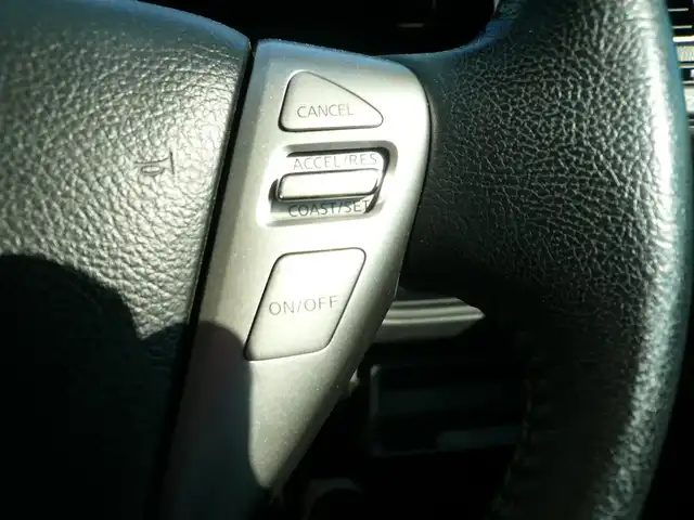 日産 セレナ ハイウェイスター 静岡県 2012(平24)年 8.7万km ブリリアントホワイトパール パノラミックルーフ/純正オプションナビ/フリップダウンモニター/両側パワースライドドア/バックカメラ/DVD再生/オートライト/キセノンライト/フォグライト/リアオートエアコン/フロアマット/スマートキー/スペアキー/ETC/新車保証書/取扱説明書