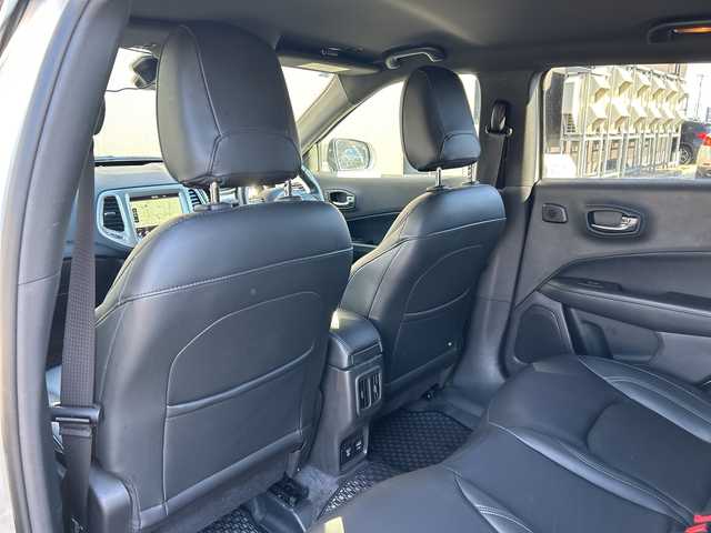 クライスラー・ジープ ジープ コンパス Sモデル 道東・釧路十勝 2020(令2)年 5.8万km シルバー ４WD/Uconectナビ/ BT/USB/AppleCarPlay/フルセグ/バックカメラ/純正ETC2.0/前後ドライブレコーダー/ドラレコ連動型デジタルインナーミラー/アドバンスブレーキサポート/レーンキーピングアシスト/アダプティブクルーズコントロール/ブラインドスポットモニター/パーキングアシスト/レザーシート/フロントシートヒーティング/運転席メモリ付きパワーシート/電動リアゲート/純正19インチAW/社外フロアマット/スペアキー