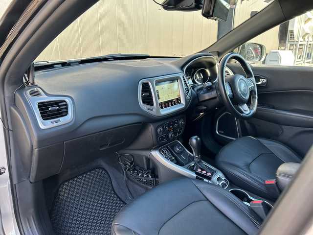 クライスラー・ジープ ジープ コンパス Sモデル 道東・釧路十勝 2020(令2)年 5.8万km シルバー ４WD/Uconectナビ/ BT/USB/AppleCarPlay/フルセグ/バックカメラ/純正ETC2.0/前後ドライブレコーダー/ドラレコ連動型デジタルインナーミラー/アドバンスブレーキサポート/レーンキーピングアシスト/アダプティブクルーズコントロール/ブラインドスポットモニター/パーキングアシスト/レザーシート/フロントシートヒーティング/運転席メモリ付きパワーシート/電動リアゲート/純正19インチAW/社外フロアマット/スペアキー