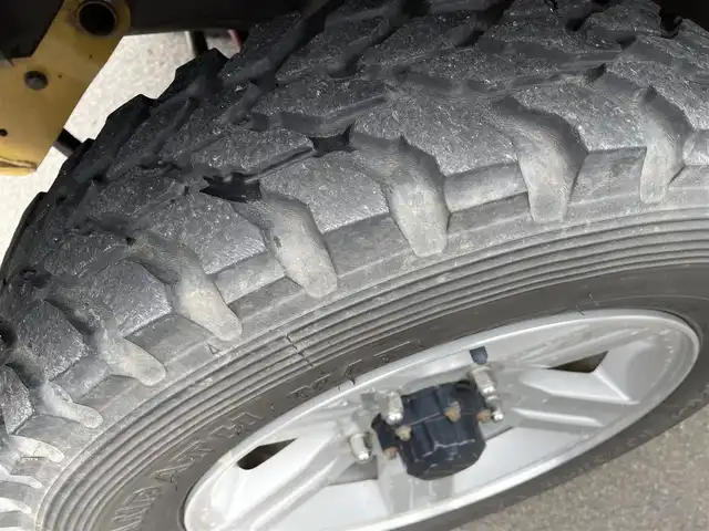 スズキ ジムニー XC 福島県 2015(平27)年 11.1万km シルキーシルバーメタリック ワンオーナー/パートタイム4WD/社外オーディオ(CD/USB)/社外足回り/マッドガード/ルーフキャリア/フォグライト/ドアバイザー/フロアマット/キーレス/ETC