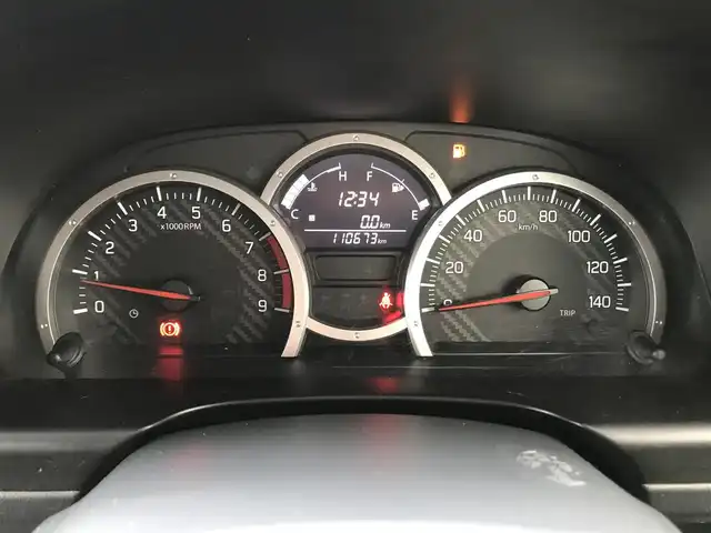 スズキ ジムニー XC 栃木県 2015(平27)年 11.1万km シルキーシルバーメタリック 株)IDOMが運営する【じしゃロン小山店】の自社ローン専用車両になります。こちらは現金またはオートローンご利用時の価格です。自社ローンご希望の方は別途その旨お申付け下さい//ワンオーナー/禁煙車/カーオーディオ/（CD/DVD/USD）/リモコンキー/ルーフレール/パワーウインドウ/防眩ミラー