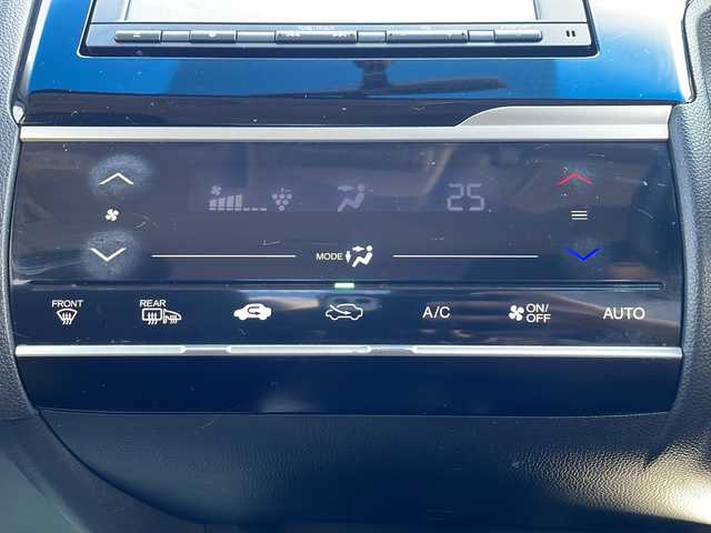 ホンダ フィット 13G Fパッケージ 青森県 2017(平29)年 7.7万km プレミアムホワイトパールⅡ 4WD/純正SDナビ・フルセグTV/CD・DVD・Bluetooth/バックカメラ/ETC/純正フロアマット/ステアリングリモコン/横滑り防止装置/スマートキー/プッシュスタート/フォグランプ/社外15インチアルミ