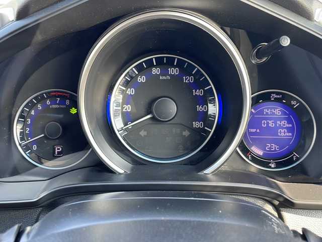 ホンダ フィット 13G Fパッケージ 青森県 2017(平29)年 7.7万km プレミアムホワイトパールⅡ 4WD/純正SDナビ・フルセグTV/CD・DVD・Bluetooth/バックカメラ/ETC/純正フロアマット/ステアリングリモコン/横滑り防止装置/スマートキー/プッシュスタート/フォグランプ/社外15インチアルミ