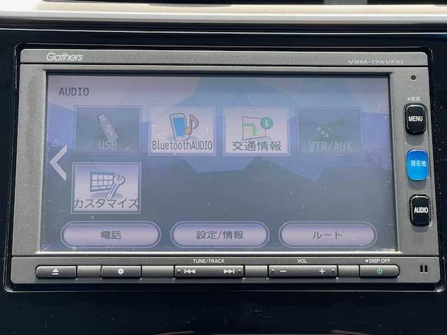 ホンダ フィット 13G Fパッケージ 青森県 2017(平29)年 7.7万km プレミアムホワイトパールⅡ 4WD/純正SDナビ・フルセグTV/CD・DVD・Bluetooth/バックカメラ/ETC/純正フロアマット/ステアリングリモコン/横滑り防止装置/スマートキー/プッシュスタート/フォグランプ/社外15インチアルミ