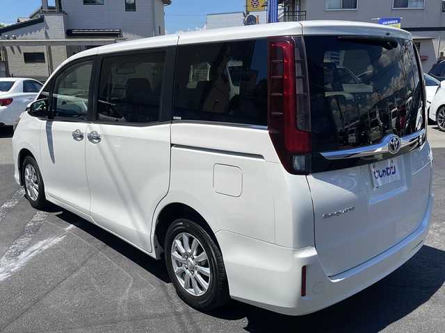 トヨタ エスクァイア Gi 長野県 2014(平26)年 12.3万km ホワイトパールクリスタルシャイン (株)IDOMが運営する【じしゃロン長野店】の自社ローン専用車両になります/こちらは現金またはオートローンご利用時の価格です。自社ローンご希望の方は別途その旨お申付け下さい./社外ナビ（CD/DVD/BT）/フルセグTV/クルーズコントロール/ステアリングスイッチ/両側パワースライドドア/ビルトインETC/スマートキープッシュスタート/運転席、助手席シートヒーター/レザーシート
