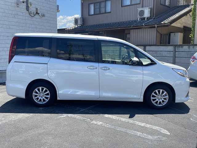 トヨタ エスクァイア Gi 長野県 2014(平26)年 12.3万km ホワイトパールクリスタルシャイン (株)IDOMが運営する【じしゃロン長野店】の自社ローン専用車両になります/こちらは現金またはオートローンご利用時の価格です。自社ローンご希望の方は別途その旨お申付け下さい./社外ナビ（CD/DVD/BT）/フルセグTV/クルーズコントロール/ステアリングスイッチ/両側パワースライドドア/ビルトインETC/スマートキープッシュスタート/運転席、助手席シートヒーター/レザーシート