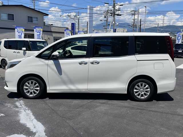 トヨタ エスクァイア Gi 長野県 2014(平26)年 12.3万km ホワイトパールクリスタルシャイン (株)IDOMが運営する【じしゃロン長野店】の自社ローン専用車両になります/こちらは現金またはオートローンご利用時の価格です。自社ローンご希望の方は別途その旨お申付け下さい./社外ナビ（CD/DVD/BT）/フルセグTV/クルーズコントロール/ステアリングスイッチ/両側パワースライドドア/ビルトインETC/スマートキープッシュスタート/運転席、助手席シートヒーター/レザーシート