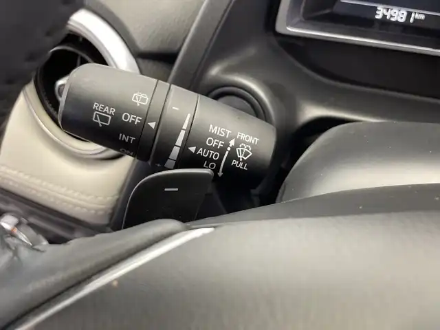 マツダ マツダ２ XD 100周年特別記念車 栃木県 2021(令3)年 3.5万km スノーフレイクホワイトパールマイカ ディーゼル/ターボ/100周年特別記念車/純正メモリナビ/（CD/DVD/フルセグTV/Bluetooth/SD/AUX/USB）/ETC/前後ドライブレコーダー/スムースレザーレッドシート/前席シートヒーター/禁煙車/ヘッドアップディスプレイ/オートライト/LEDヘッドライト/パドルシフト/LEDヘッドライト/横滑り防止装置/スマートキー/プッシュスタート/社外15インチアルミホイール/純正AW積込（ノーマルタイヤ）