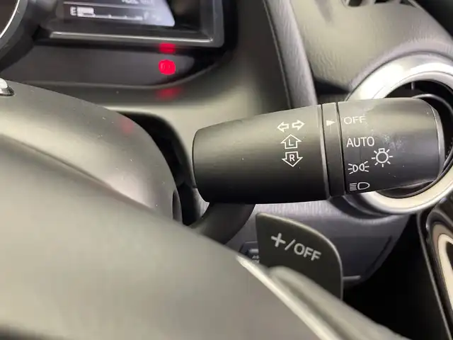 マツダ マツダ２ XD 100周年特別記念車 栃木県 2021(令3)年 3.5万km スノーフレイクホワイトパールマイカ ディーゼル/ターボ/100周年特別記念車/純正メモリナビ/（CD/DVD/フルセグTV/Bluetooth/SD/AUX/USB）/ETC/前後ドライブレコーダー/スムースレザーレッドシート/前席シートヒーター/禁煙車/ヘッドアップディスプレイ/オートライト/LEDヘッドライト/パドルシフト/LEDヘッドライト/横滑り防止装置/スマートキー/プッシュスタート/社外15インチアルミホイール/純正AW積込（ノーマルタイヤ）