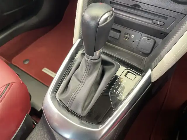 マツダ マツダ２ XD 100周年特別記念車 栃木県 2021(令3)年 3.5万km スノーフレイクホワイトパールマイカ ディーゼル/ターボ/100周年特別記念車/純正メモリナビ/（CD/DVD/フルセグTV/Bluetooth/SD/AUX/USB）/ETC/前後ドライブレコーダー/スムースレザーレッドシート/前席シートヒーター/禁煙車/ヘッドアップディスプレイ/オートライト/LEDヘッドライト/パドルシフト/LEDヘッドライト/横滑り防止装置/スマートキー/プッシュスタート/社外15インチアルミホイール/純正AW積込（ノーマルタイヤ）