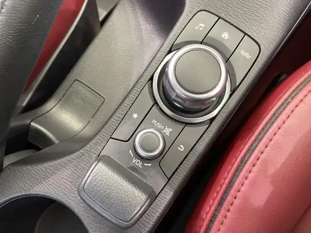 マツダ マツダ２ XD 100周年特別記念車 栃木県 2021(令3)年 3.5万km スノーフレイクホワイトパールマイカ ディーゼル/ターボ/100周年特別記念車/純正メモリナビ/（CD/DVD/フルセグTV/Bluetooth/SD/AUX/USB）/ETC/前後ドライブレコーダー/スムースレザーレッドシート/前席シートヒーター/禁煙車/ヘッドアップディスプレイ/オートライト/LEDヘッドライト/パドルシフト/LEDヘッドライト/横滑り防止装置/スマートキー/プッシュスタート/社外15インチアルミホイール/純正AW積込（ノーマルタイヤ）