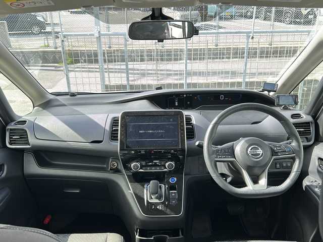 日産 セレナ e－パワー ハイウェイスター V 沖縄県 2020(令2)年 4.8万km ブリリアントホワイトパール 純正ナビ　/（ＡＭ／ＦＭ／ＣＤ／ＤＶＤ／ＢＴ）　/フルセグＴＶ　/全方位モニター　/後席モニター　/両側パワスラ　/衝突軽減　/コーナーセンサー　/クルーズコントロール　/純正フロアマット　/ドラレコ　/ＥＴＣ/スマートキー/ステアリングヒーター/オートライト/純正16AW/純正フロアマット/LEDヘッドライト/横滑り防止