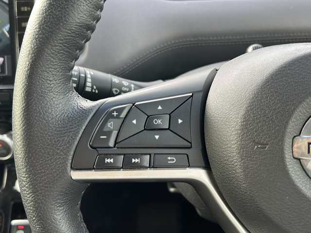 日産 セレナ e－パワー ハイウェイスター V 沖縄県 2020(令2)年 4.8万km ブリリアントホワイトパール 純正ナビ　/（ＡＭ／ＦＭ／ＣＤ／ＤＶＤ／ＢＴ）　/フルセグＴＶ　/全方位モニター　/後席モニター　/両側パワスラ　/衝突軽減　/コーナーセンサー　/クルーズコントロール　/純正フロアマット　/ドラレコ　/ＥＴＣ/スマートキー/ステアリングヒーター/オートライト/純正16AW/純正フロアマット/LEDヘッドライト/横滑り防止