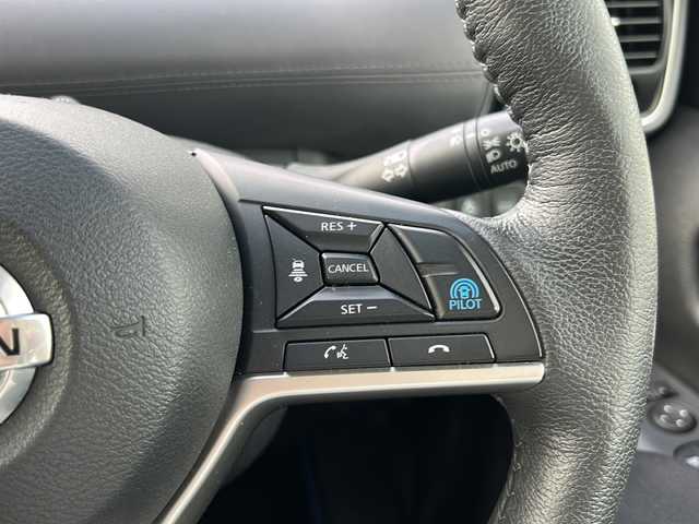 日産 セレナ e－パワー ハイウェイスター V 沖縄県 2020(令2)年 4.8万km ブリリアントホワイトパール 純正ナビ　/（ＡＭ／ＦＭ／ＣＤ／ＤＶＤ／ＢＴ）　/フルセグＴＶ　/全方位モニター　/後席モニター　/両側パワスラ　/衝突軽減　/コーナーセンサー　/クルーズコントロール　/純正フロアマット　/ドラレコ　/ＥＴＣ/スマートキー/ステアリングヒーター/オートライト/純正16AW/純正フロアマット/LEDヘッドライト/横滑り防止