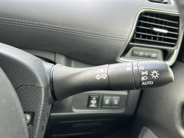 日産 セレナ e－パワー ハイウェイスター V 沖縄県 2020(令2)年 4.8万km ブリリアントホワイトパール 純正ナビ　/（ＡＭ／ＦＭ／ＣＤ／ＤＶＤ／ＢＴ）　/フルセグＴＶ　/全方位モニター　/後席モニター　/両側パワスラ　/衝突軽減　/コーナーセンサー　/クルーズコントロール　/純正フロアマット　/ドラレコ　/ＥＴＣ/スマートキー/ステアリングヒーター/オートライト/純正16AW/純正フロアマット/LEDヘッドライト/横滑り防止