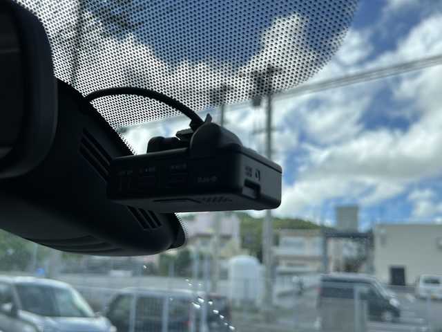 日産 セレナ e－パワー ハイウェイスター V 沖縄県 2020(令2)年 4.8万km ブリリアントホワイトパール 純正ナビ　/（ＡＭ／ＦＭ／ＣＤ／ＤＶＤ／ＢＴ）　/フルセグＴＶ　/全方位モニター　/後席モニター　/両側パワスラ　/衝突軽減　/コーナーセンサー　/クルーズコントロール　/純正フロアマット　/ドラレコ　/ＥＴＣ/スマートキー/ステアリングヒーター/オートライト/純正16AW/純正フロアマット/LEDヘッドライト/横滑り防止