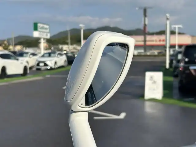 トヨタ ハイラックス Z 香川県 2021(令3)年 2.6万km スーパーホワイトⅡ 登録時走行距離：25681km/トヨタセーフティーセンス/→プリクラッシュセーフティ/→先行車発進アラート/→レーントレーシングアシスト/→レーダークルーズコントロール/→レーンキープアシスト/ALPINE11型ディスプレイオーディオ/→HDMI接続可能/→AppleCarPlay/AndroidAuto対応/バックカメラ/革巻きステアリング/ステアリングリモコン/ダウンヒルアシストコントロール/LEDヘッドライト/オートハイビーム/オートライト/ドライブレコーダー/純正17インチアルミホイール/スペアキー/スマートキー/プッシュスタート