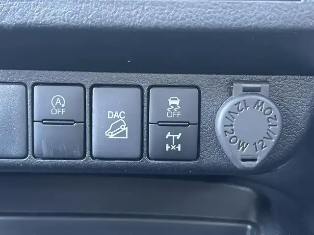 トヨタ ハイラックス Z 香川県 2021(令3)年 2.6万km スーパーホワイトⅡ 登録時走行距離：25681km/トヨタセーフティーセンス/→プリクラッシュセーフティ/→先行車発進アラート/→レーントレーシングアシスト/→レーダークルーズコントロール/→レーンキープアシスト/ALPINE11型ディスプレイオーディオ/→HDMI接続可能/→AppleCarPlay/AndroidAuto対応/バックカメラ/革巻きステアリング/ステアリングリモコン/ダウンヒルアシストコントロール/LEDヘッドライト/オートハイビーム/オートライト/ドライブレコーダー/純正17インチアルミホイール/スペアキー/スマートキー/プッシュスタート