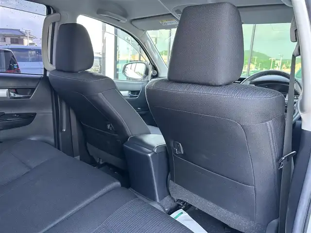 トヨタ ハイラックス Z 香川県 2021(令3)年 2.6万km スーパーホワイトⅡ 登録時走行距離：25681km/トヨタセーフティーセンス/→プリクラッシュセーフティ/→先行車発進アラート/→レーントレーシングアシスト/→レーダークルーズコントロール/→レーンキープアシスト/ALPINE11型ディスプレイオーディオ/→HDMI接続可能/→AppleCarPlay/AndroidAuto対応/バックカメラ/革巻きステアリング/ステアリングリモコン/ダウンヒルアシストコントロール/LEDヘッドライト/オートハイビーム/オートライト/ドライブレコーダー/純正17インチアルミホイール/スペアキー/スマートキー/プッシュスタート