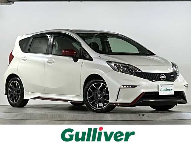 日産 ノート ニスモ 広島県 2015(平27)年 6.8万km ブリリアントホワイトパール 禁煙/NISMO専用スエード調スポーツシート&ドアトリムクロス/LEDヘッドランプ/純正ナビ（MC315D-W）/・フルセグTV/CD/DVD/BT/AUX/SD/バックカメラ/アイドリングストップ/オートライト/前後ドライブレコーダー（HDR965GW）/ETC/フロアマット/純正16インチアルミホイール